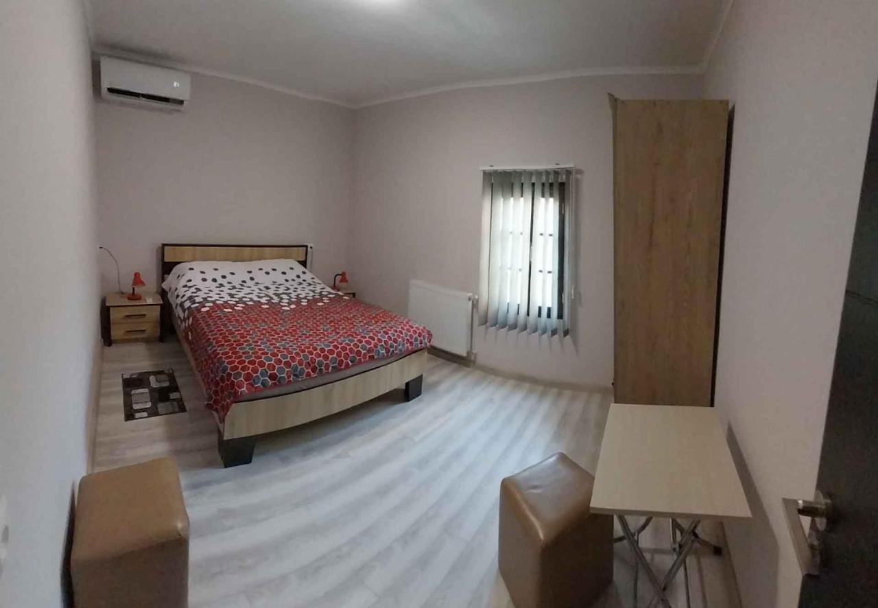 Full House Apartamento Tbilisi Exterior foto