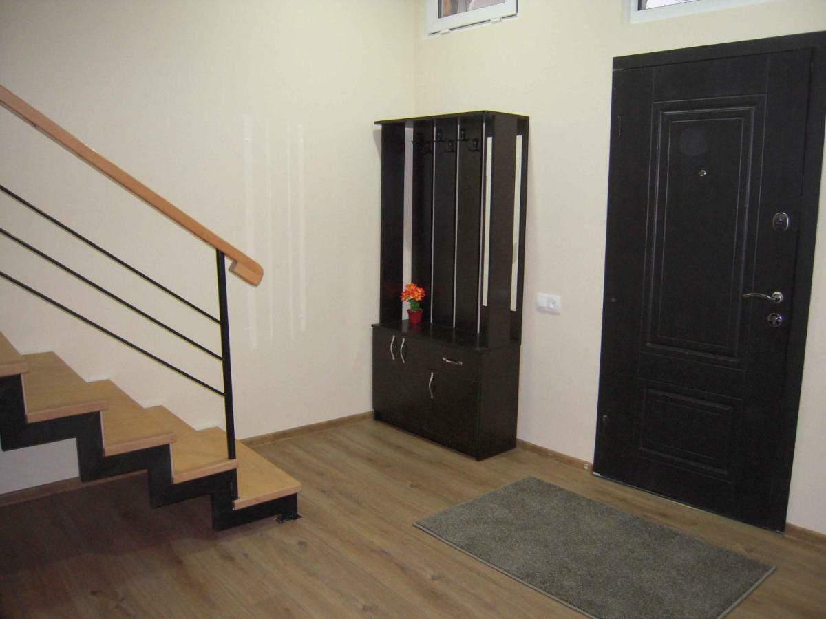 Full House Apartamento Tbilisi Exterior foto